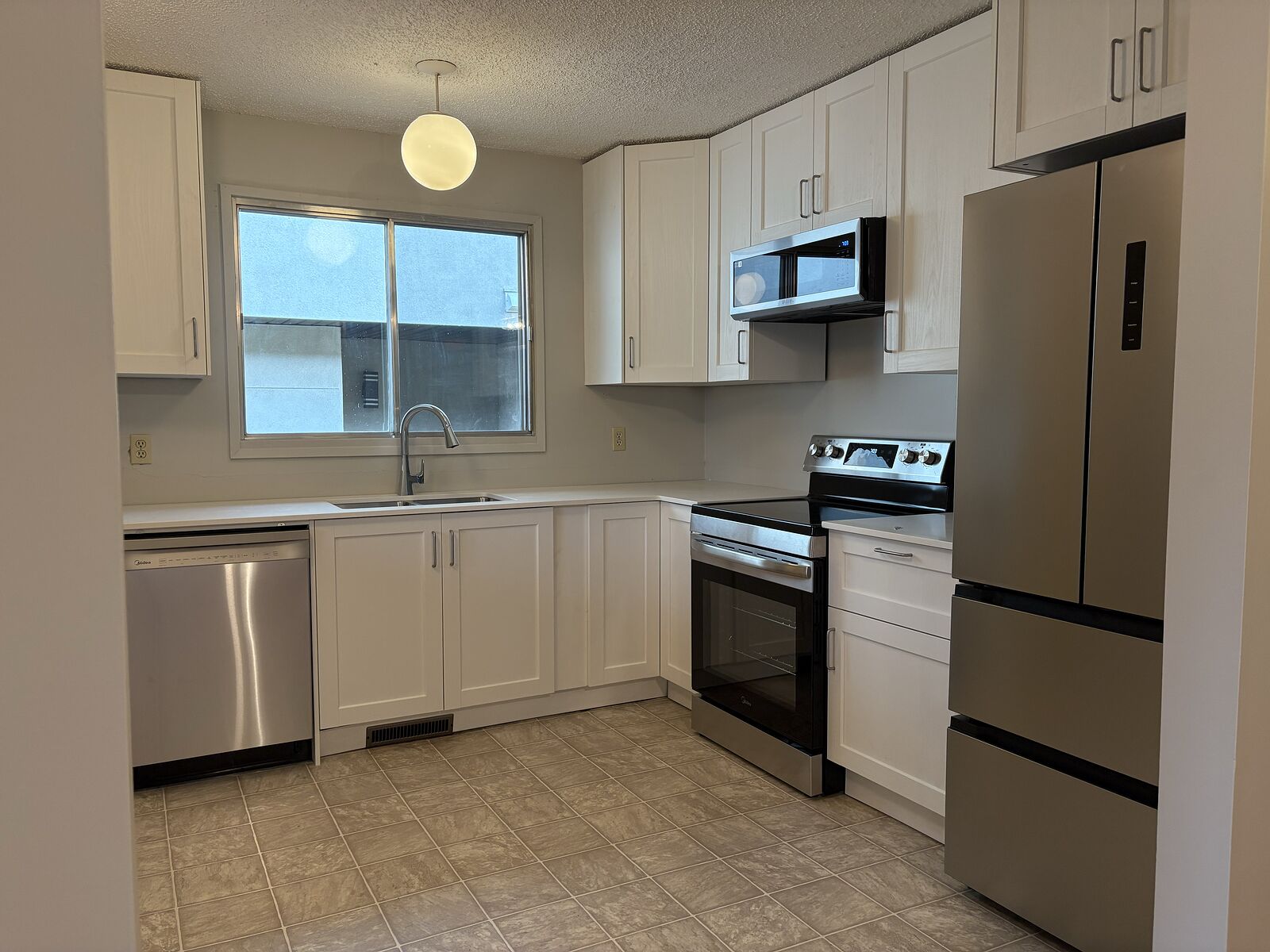 Calgary 2 + Den bedrooms Duplex for rent. Property photo: 754815-1