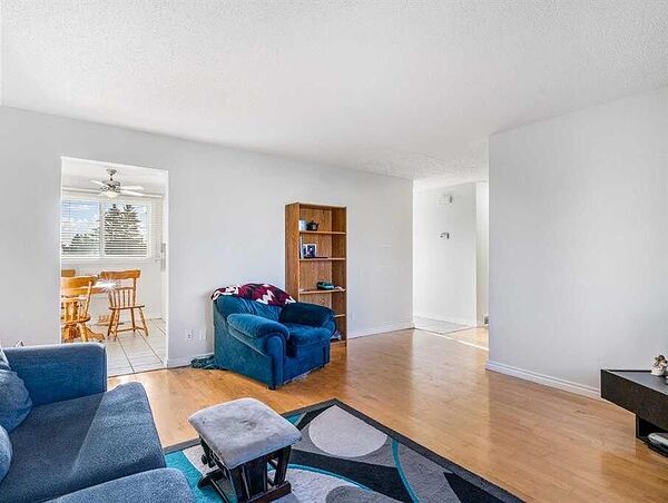 Calgary 2 bedrooms House for rent. Property photo: 754895-2