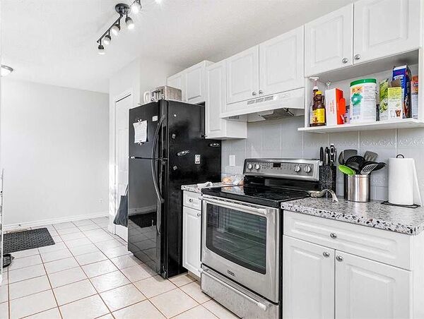 Calgary 2 bedrooms House for rent. Property photo: 754895-3
