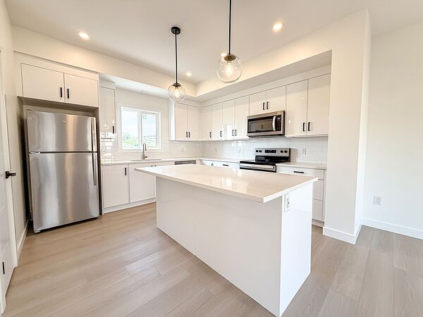 Calgary 4 bedrooms Townhouse for rent. Property photo: 754907-2