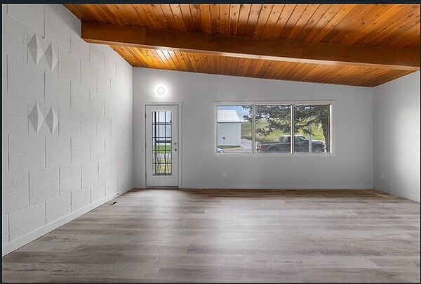 Calgary 3 bedrooms Duplex for rent. Property photo: 754912-2