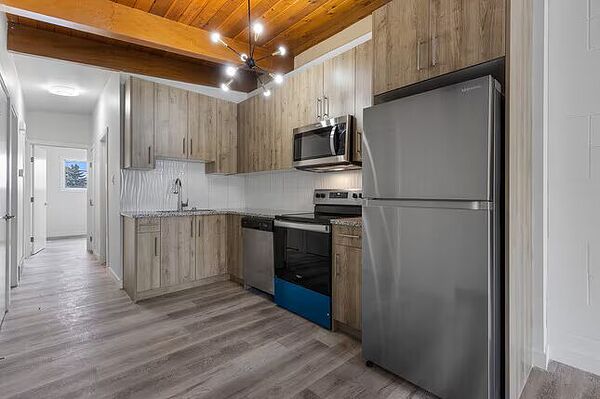 Calgary 3 bedrooms Duplex for rent. Property photo: 754912-3