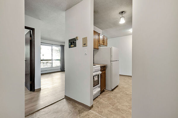 Calgary 1 bedroom Condo Unit for rent. Property photo: 755015-2