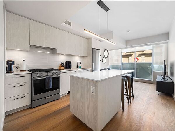 Calgary 1 bedroom Condo Unit for rent. Property photo: 755035-3