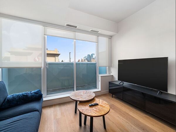 Calgary 1 bedroom Condo Unit for rent. Property photo: 755035-2