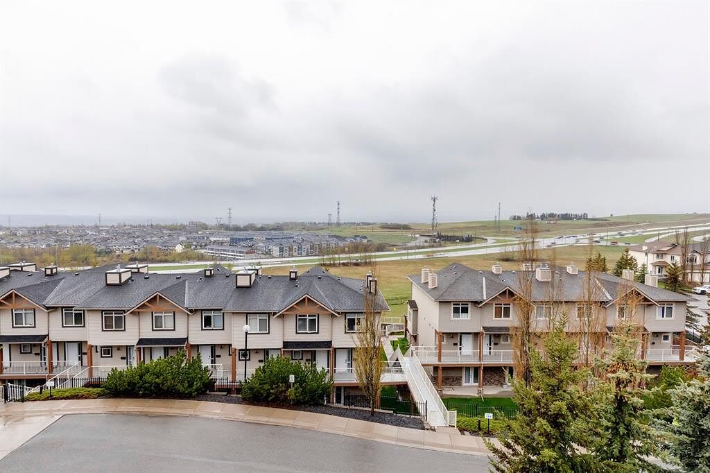 Calgary 2 + Den bedrooms Townhouse for rent. Property photo: 755037-1