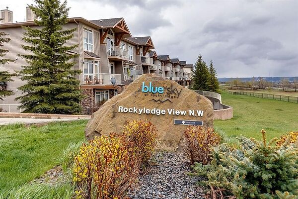 Calgary 2 + Den bedrooms Townhouse for rent. Property photo: 755037-2