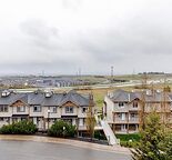 Bright 2Bed / 2 Bath Townhouse in NW Calgary – Rockyledge View