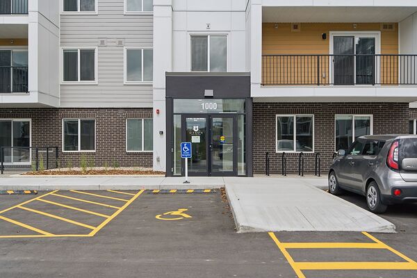 Calgary 2 bedrooms Condo Unit for rent. Property photo: 755040-2