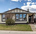 Well Maintained 4 + Bedroom 4 Level Split & Dbl Heated Garage