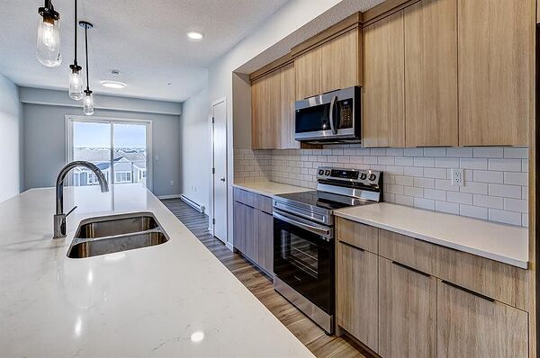 Calgary 2 bedrooms Condo Unit for rent. Property photo: 755124-2