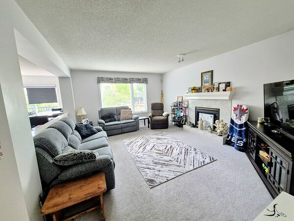 Calgary 3 bedrooms House for rent. Property photo: 755210-2
