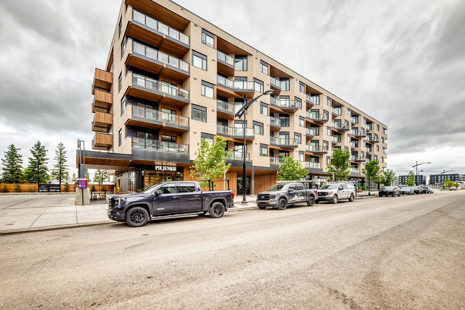 Calgary 3 bedrooms Condo Unit for rent. Property photo: 755268-1
