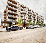Gorgeous corner 3 bedroom unit!