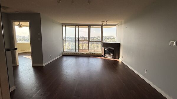 Calgary 2 bedrooms Condo Unit for rent. Property photo: 758098-2