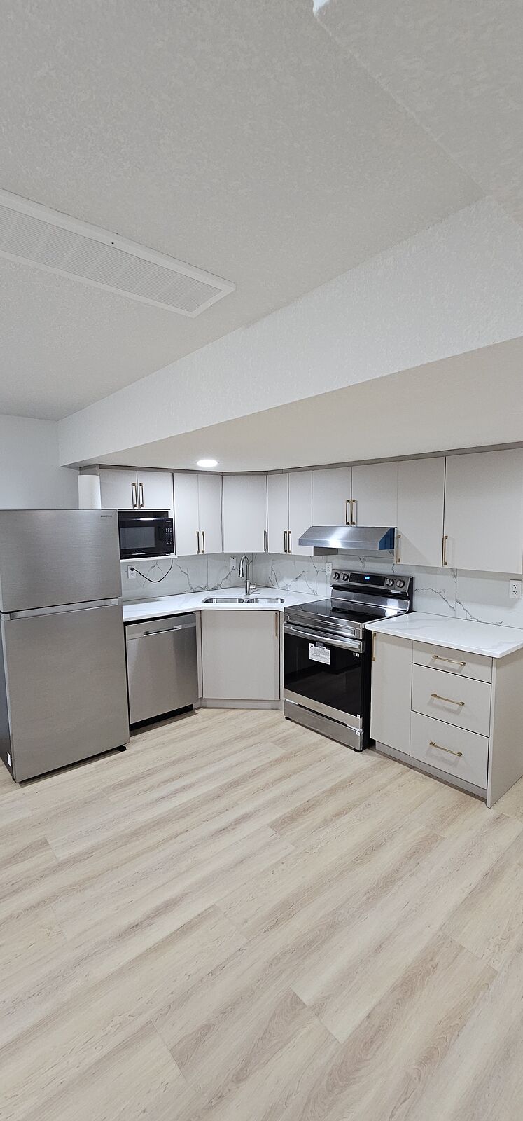 Edmonton 2 bedrooms Basement for rent. Property photo: 758390-1