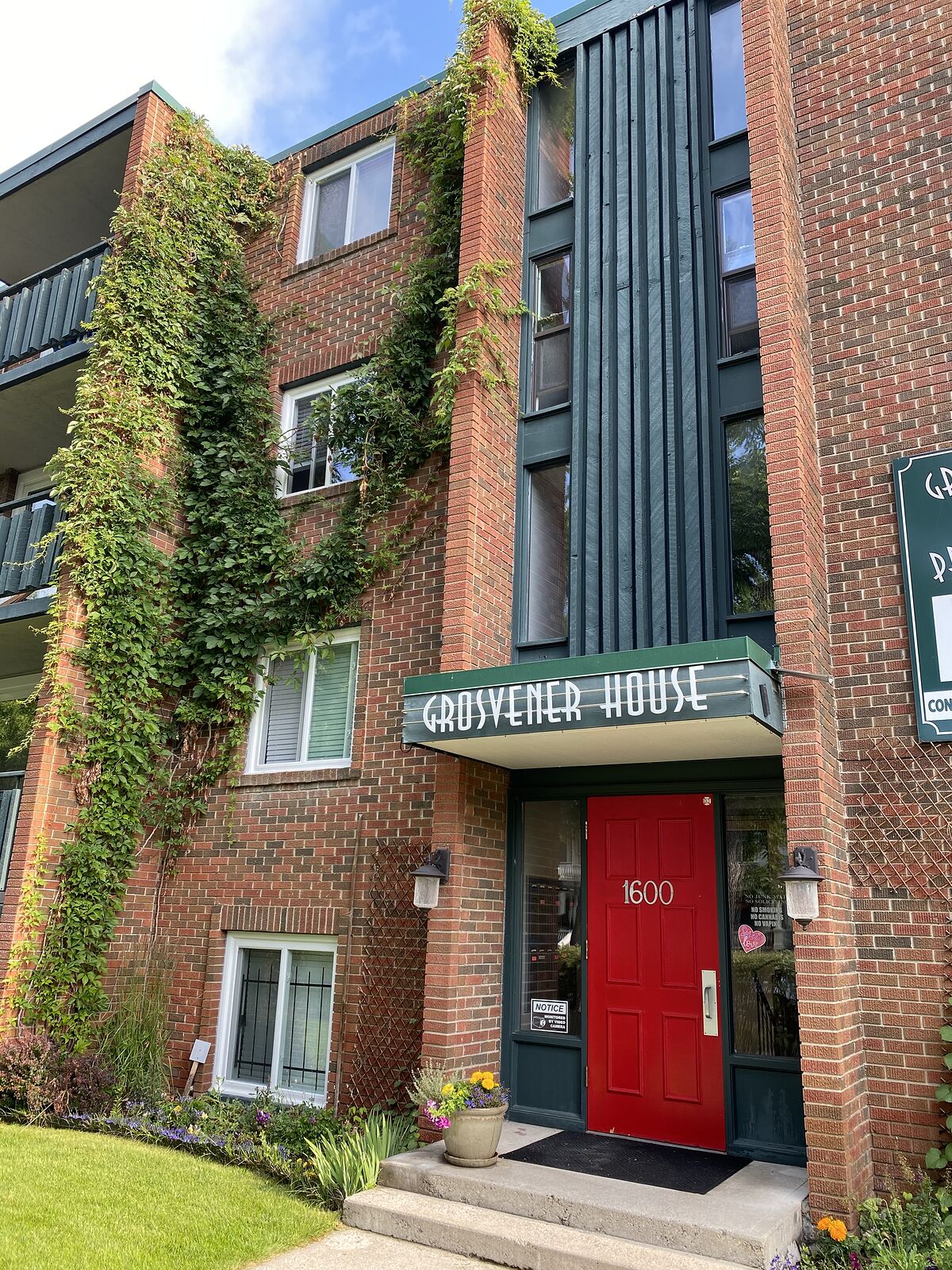 Calgary 1 bedroom Condo Unit for rent. Property photo: 758466-1