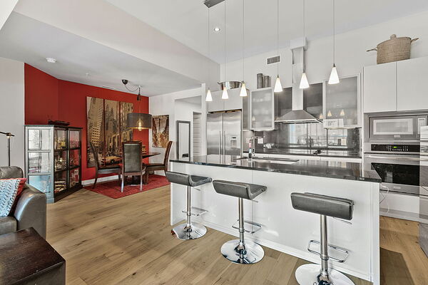 ATTENTION OILER FANS! FULLY FURNISHED - Executive Condo