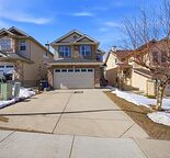 Kincora community - 5 min walk to Creekside shopping centre Beautiful Home