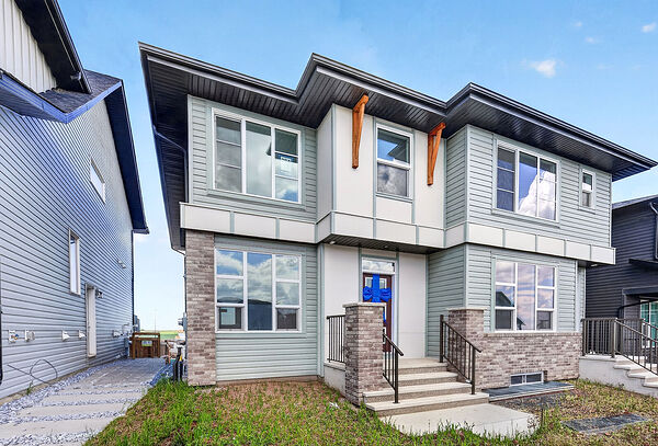 *New Garage Under Construction* Brand-New 3-Bed Main Floor – Livingston