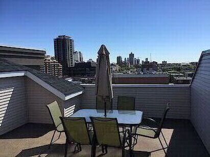 Calgary 2 + Den bedrooms Condo Unit for rent. Property photo: 75949-1