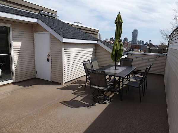 Calgary 2 + Den bedrooms Condo Unit for rent. Property photo: 75949-2