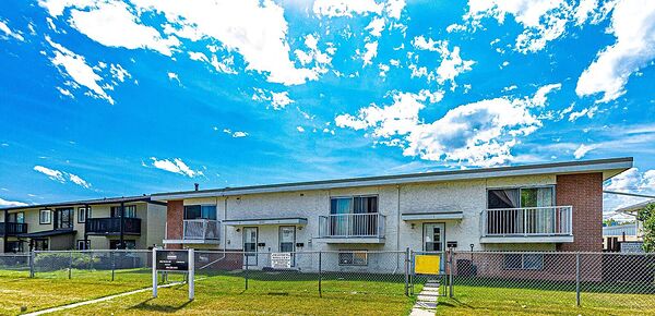 Spacious 2 Bedroom + 1.5 Bathroom Home in Desirable Bowness. Free early move in! $1000 DEPOSIT!
