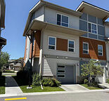 Bright END-UNIT 2-Bed, 2.5-Bath Townhouse in Harvest Hills | Double Garage