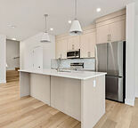 High-End 3 Bed In Glendale - 3 Min Walk to The Train - Garage Included!
