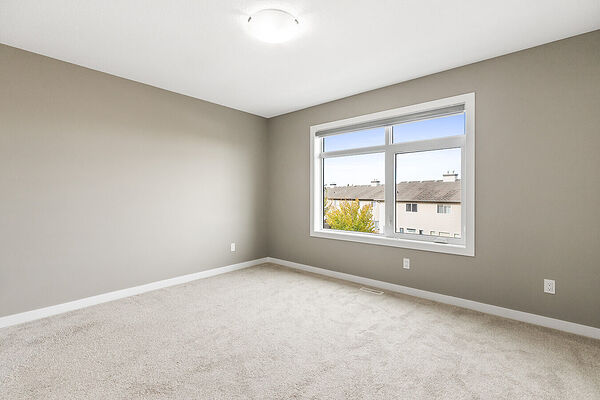 Modern 3 Bed + Den Townhome in Hampton Heights -West Edmonton Living at Its Best