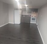 Bright living room with 1bd convenient to downtown