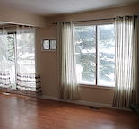 STOP HERE! Great Half Duplex Upper Floor