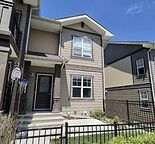 Family-Friendly 3-Bedroom Townhouse in Evanston NW