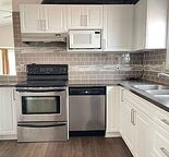Beautiful, large Split level home (UPPER SUITE) in Macewan Glen