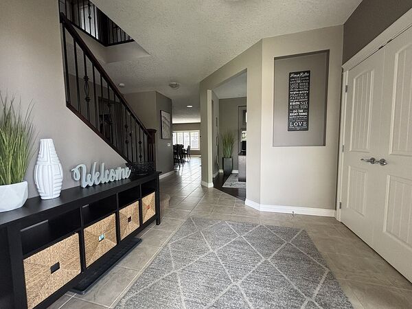 Calgary 4 + Den bedrooms House for rent. Property photo: 765200-3