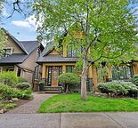 Beautiful Semi-Detached Home in Sunnyside!
