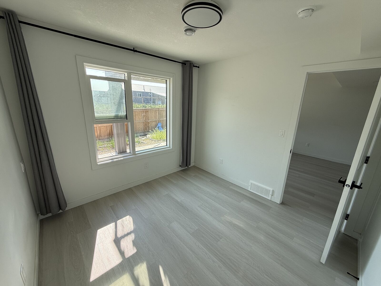 Calgary 2 bedrooms Basement for rent. Property photo: 766083-1