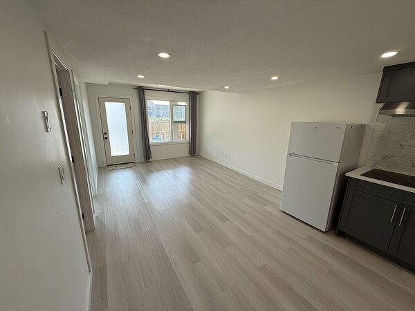 Calgary 2 bedrooms Basement for rent. Property photo: 766083-2