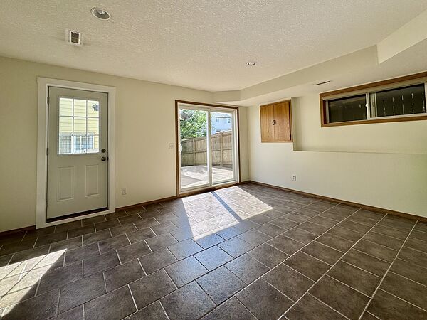 Calgary 2 bedrooms Basement for rent. Property photo: 766857-2