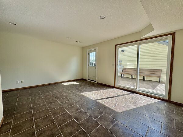 Calgary 2 bedrooms Basement for rent. Property photo: 766857-3