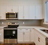 Bright & Spacious 3 Bed / 2.5 Bath Duplex with Yard & Double car garage