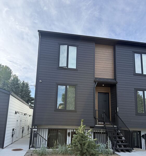 Pet friendly 3bed 2.5 bath, yard & garage lease takeover and save $2500