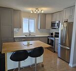Stunning Renovated 3-Bedroom Mainfloor in Desirable McKenzie Lake | Pet Friendly