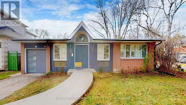 House in Toronto (Banbury-Don Mills)