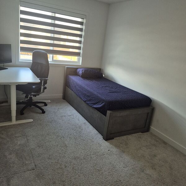Sizeable room for Rent @ Magnolia View, Mahogany SE Calgary
