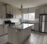 ENTIRE 3 Bed / 2.5 Bath Modern Duplex | Fenced Yard + Ensuite + Walk-In Closet
