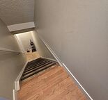Large Cozy Room With Walk-in Closet - About Two Minutes To The LRT Station