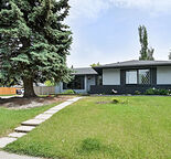 Executive 5 bedroom Lake Bonavista Home with Lake Access / Utilities Incl
