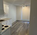 Spacious 1 Bedroom apt. with great proximity to river, shops & transportation
