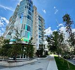 1 Bedroom+1 Bath+1 Den, no parking, 1 min walk to Sunnyside LRT station